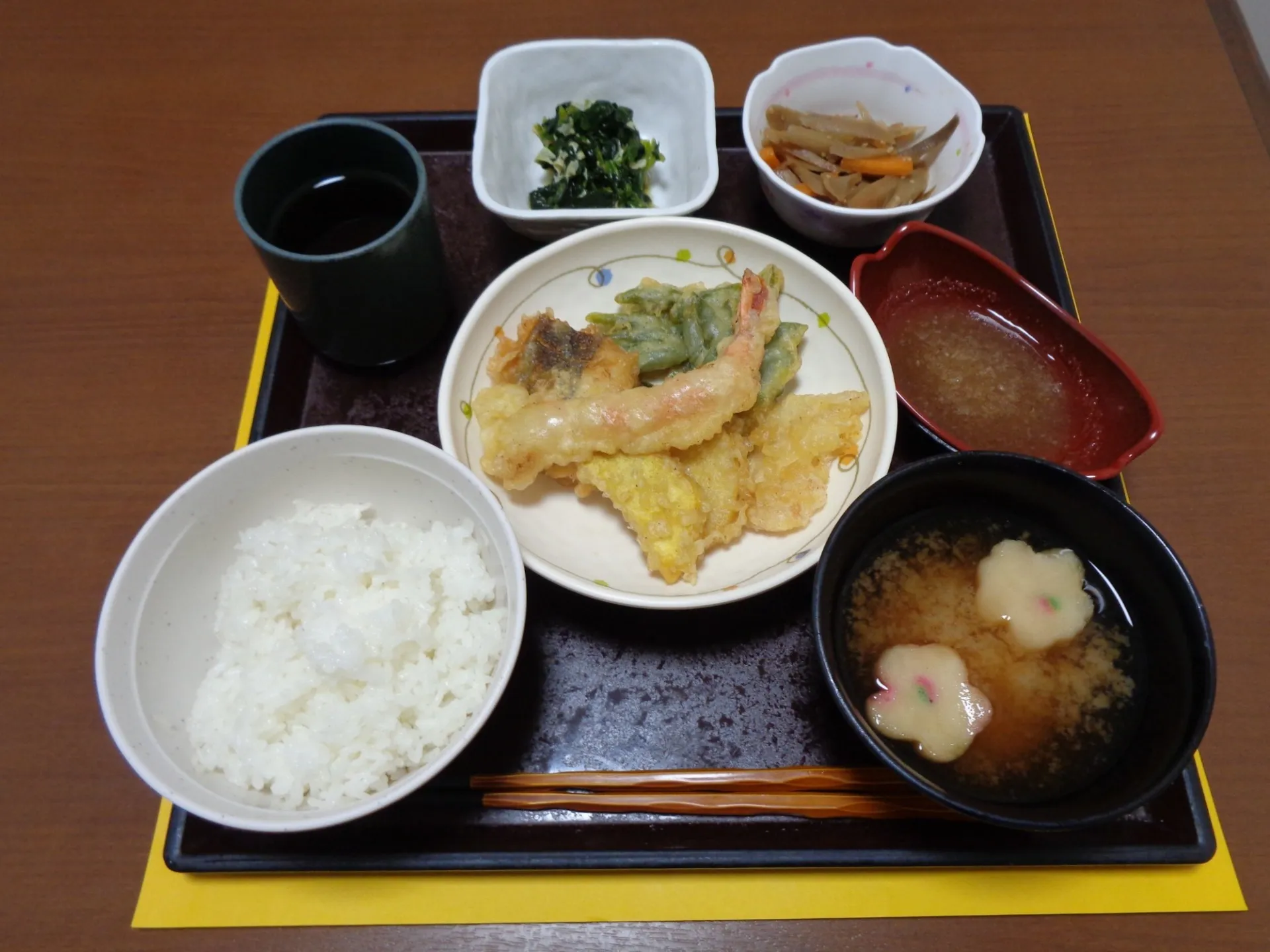 令和4年8月19日㈮　 本日の昼食　～天ぷら盛合せ～